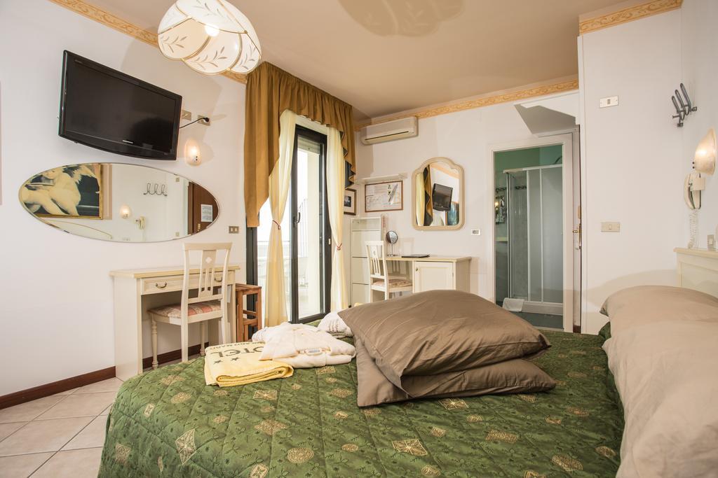Hotel Byron Milano Marittima Zewnętrze zdjęcie