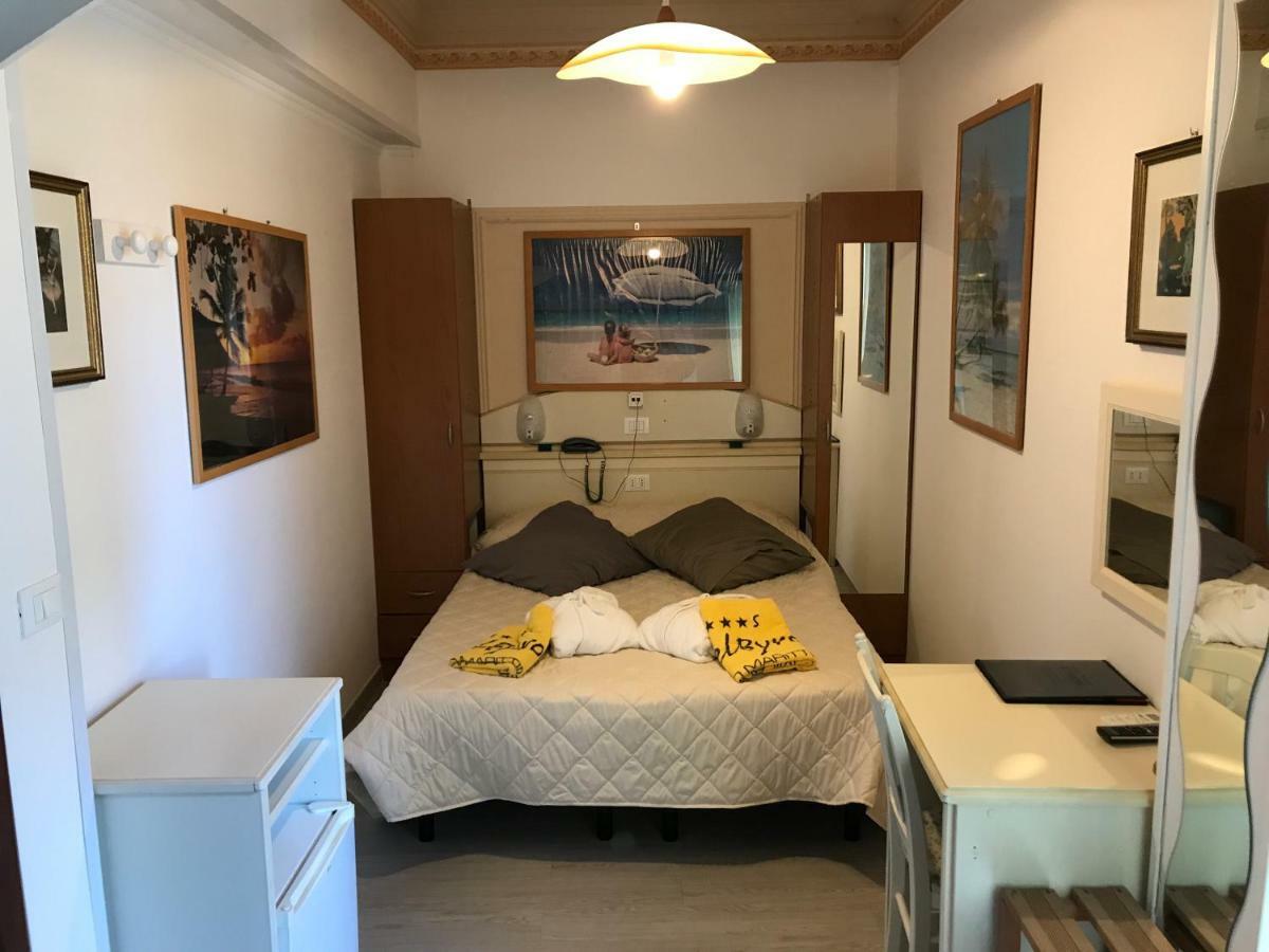 Hotel Byron Milano Marittima Zewnętrze zdjęcie